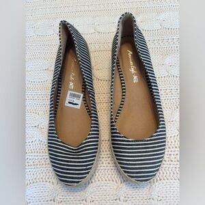 American Eagle Black and White Striped Espadrilles with Canvas Upper Sz 6 NWT